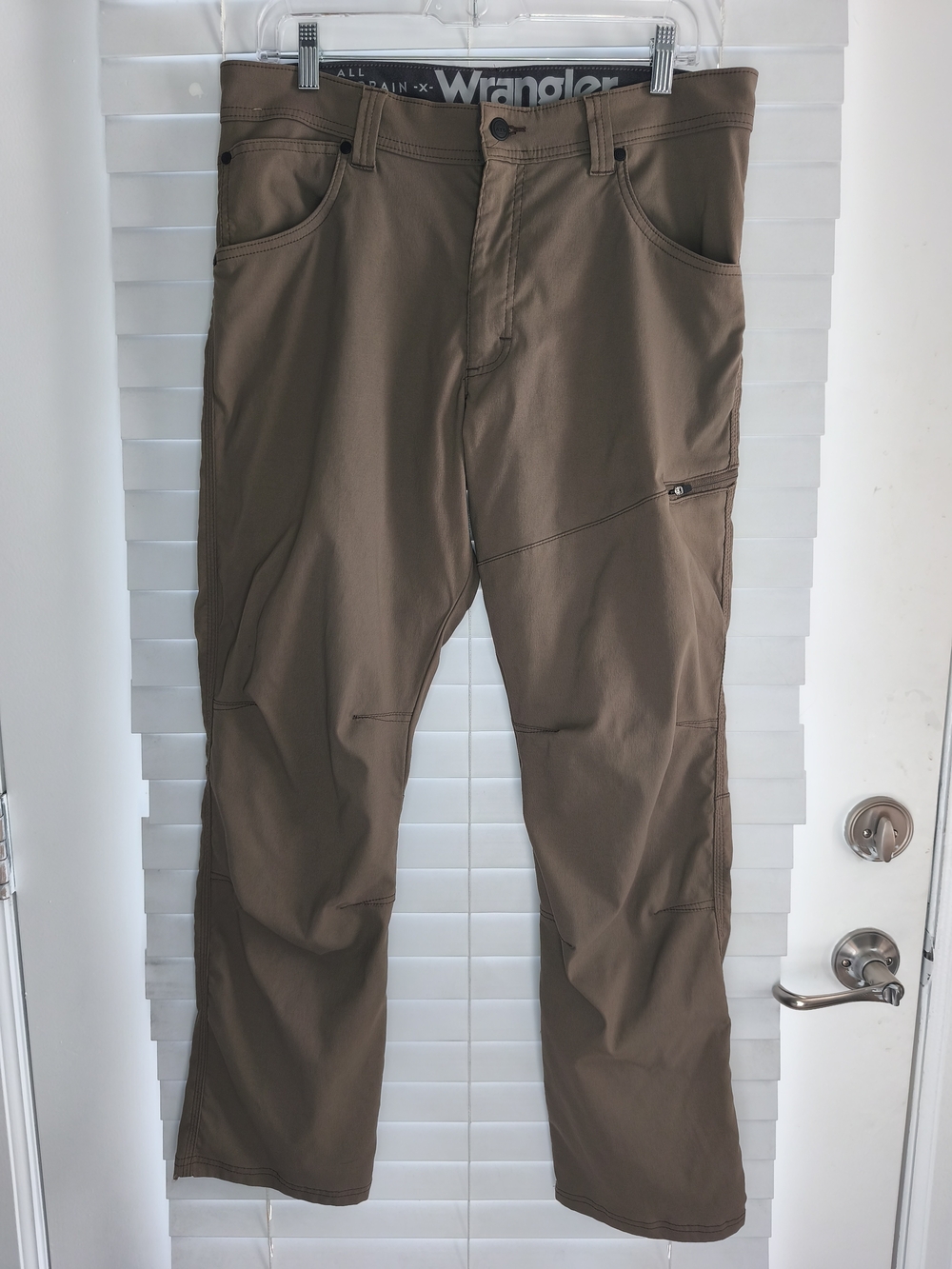 Wrangler ATG Cliff Side Utility Pants Mens 34x30 Brown Hiking Outdoor Stretch
